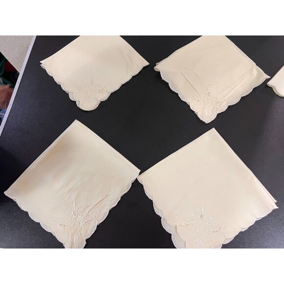 Vintage Handmade Embroidered Linen Napkins 8 Piece Set - Ecru/Cream Scalloped - Picture 7 of 11